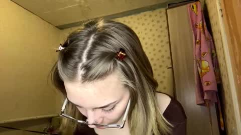 Chloe online show from January 12, 2:02 pm