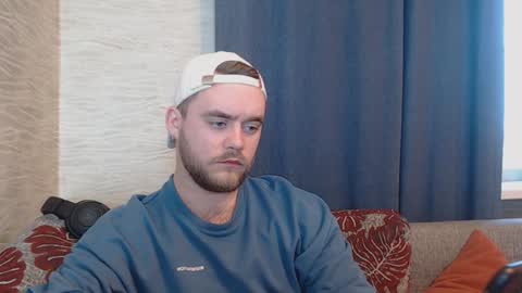 Snapshot of hugo__brad chatting on December 7, 10:28 am Hugo online show from December 7, 10:28 am