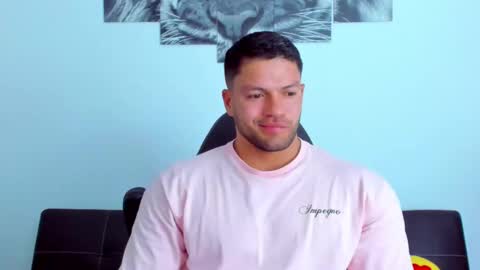 Snapshot of humber_eli chatting on February 18, 11:52 pm Eli online show from February 18, 11:52 pm