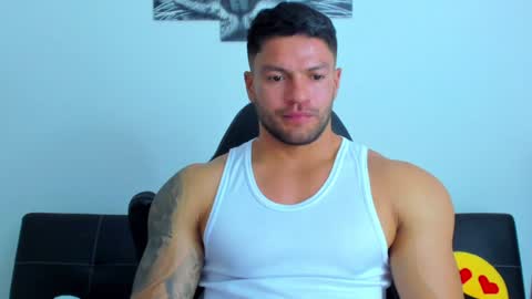 Snapshot of humber_eli chatting on February 4, 12:08 am Eli online show from February 4, 12:08 am