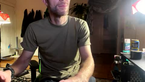 Snapshot of hungwell2111 chatting on November 1, 4:33 am hungwell2111 online show from November 1, 4:33 am