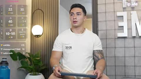 hunk_ryan online show from February 23, 9:05 pm