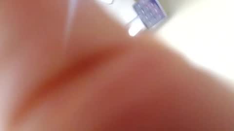 Snapshot of hunkyneighbor chatting on December 20, 5:40 pm leo online show from December 20, 5:40 pm