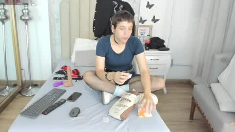 hunter exe  online show from April 20, 3:42 am