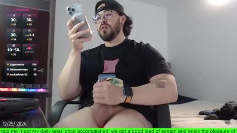 Snapshot of hunter_of_mn chatting on December 26, 12:25 am online show from December 26, 12:25 am
