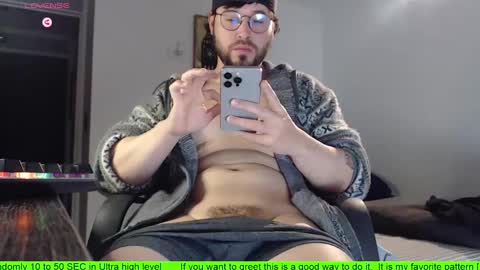Snapshot of hunter_of_mn chatting on October 8, 11:32 pm online show from October 8, 11:32 pm