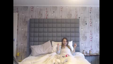 HunterandEsme online show from January 1, 10:11 am