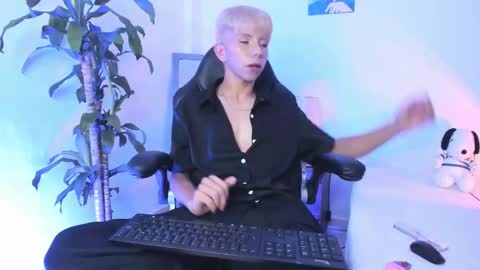 Son Hyunjin online show from January 6, 6:01 pm