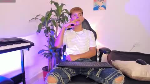 Son Hyunjin online show from December 16, 12:29 am