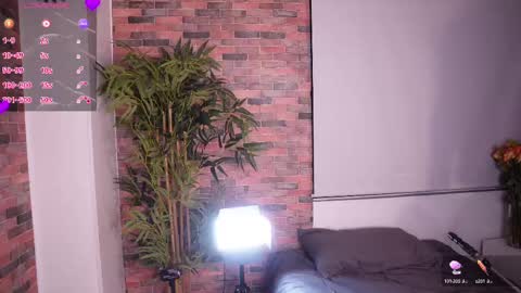 Snapshot of i_am_lucy1 chatting on February 19, 9:06 am Lucy online show from February 19, 9:06 am