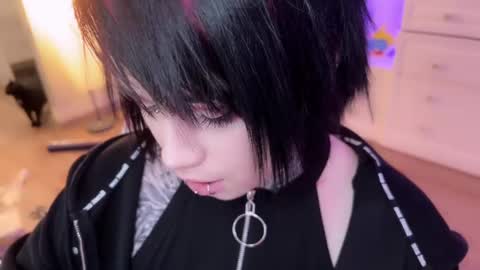 Snapshot of i_died_again chatting on December 7, 11:12 am Asya online show from December 7, 11:12 am