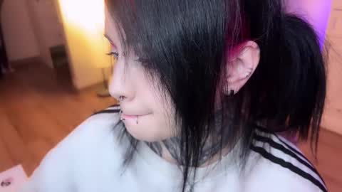 Snapshot of i_died_again chatting on December 1, 4:32 pm Asya online show from December 1, 4:32 pm