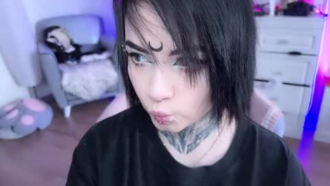Snapshot of i_died_again chatting on February 7, 9:37 am Asya online show from February 7, 9:37 am