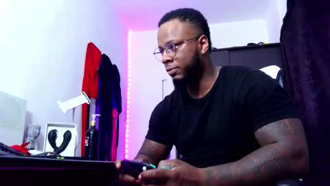 Mr H Independent model online show from September 15, 2:46 am