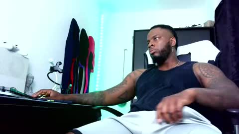 Mr H Independent model online show from October 24, 3:29 am