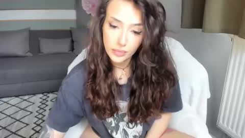 Baby Gal online show from April 22, 6:53 am