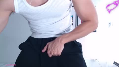  INDEPENDENT MODEL online show from November 4, 2:07 pm