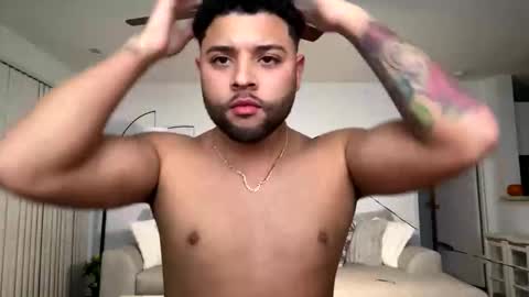 Snapshot of ianrijos01 chatting on October 16, 3:06 am DickFixx online show from October 16, 3:06 am