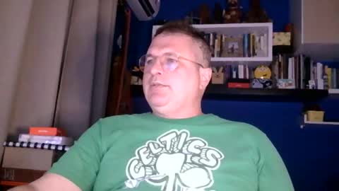 Snapshot of icanrealiseyourdreams chatting on September 18, 2:59 am Experiment online show from September 18, 2:59 am
