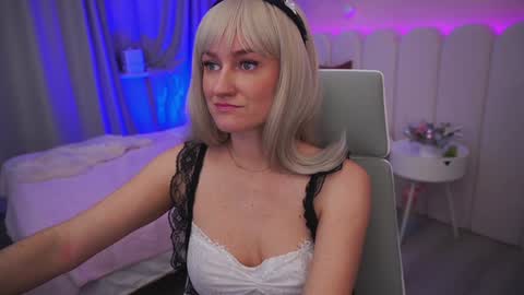 ice_kitty online show from December 22, 5:11 am