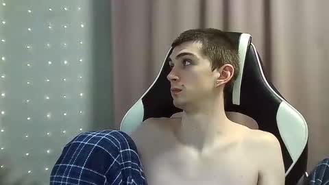 MAX online show from January 29, 7:00 pm