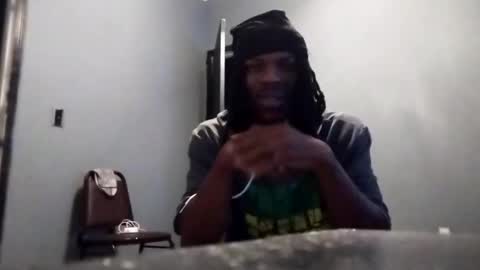 Snapshot of iceecloudz chatting on October 10, 10:43 am Shomeagudtyme online show from October 10, 10:43 am