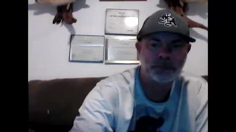 idkwhyidothis348732 online show from February 15, 5:28 pm