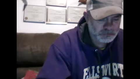 idkwhyidothis348732 online show from February 18, 12:48 am