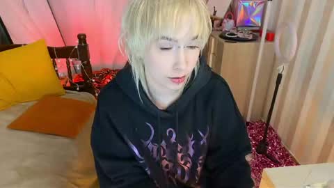 Emmy  help me reach 100 thumbs up online show from March 22, 7:29 pm