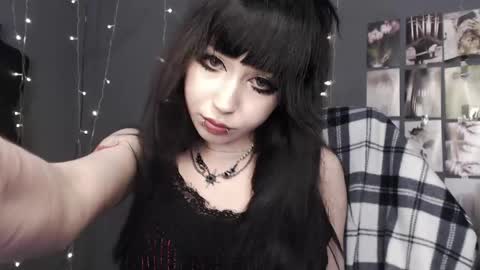 iiiiiiis online show from May 28, 10:19 pm