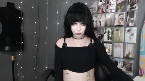 iiiiiiis online show from April 27, 12:25 pm