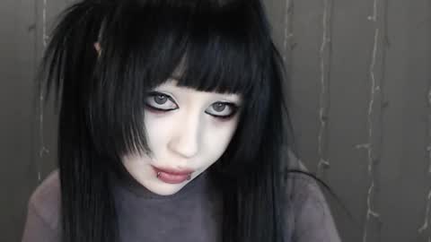 iiiiiiis online show from March 18, 9:53 pm