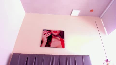 Isabella online show from March 26, 2:00 pm