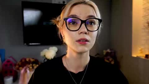 ileanacampbel online show from March 4, 5:42 am