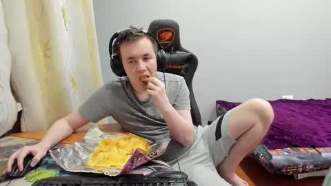 iliaskris online show from December 17, 4:19 am