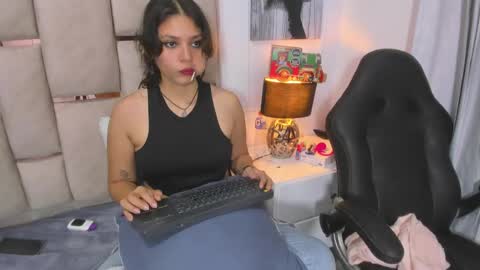 Snapshot of iliy_ chatting on December 29, 11:29 pm ILY   online show from December 29, 11:29 pm