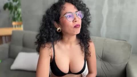 Kloe online show from April 4, 6:48 pm