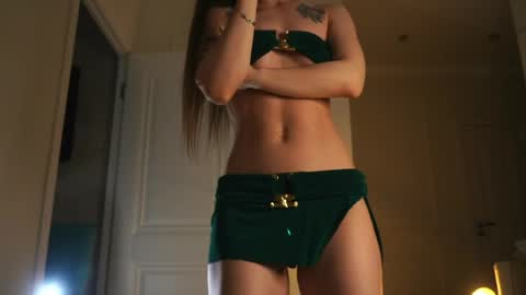 illona_harriss online show from May 24, 4:24 pm