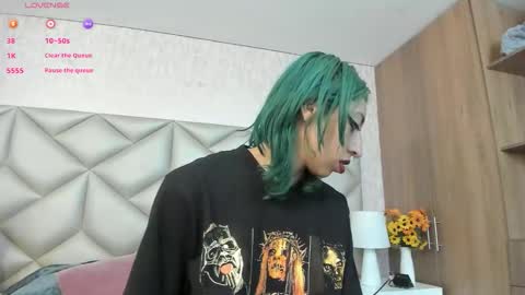  Im Gaia online show from December 1, 12:36 pm