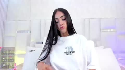 im_isabella1 online show from June 22, 9:22 pm