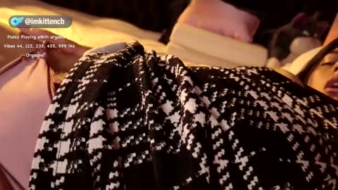 Hi Im  online show from February 18, 5:24 pm