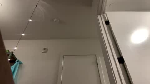 imlightskn online show from March 29, 5:53 am