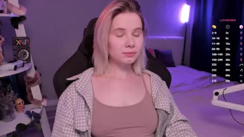 Mia online show from March 13, 11:02 am