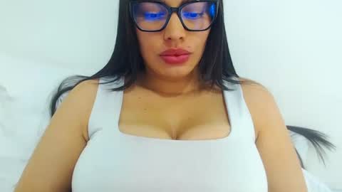 imsweetlips online show from May 3, 7:42 pm