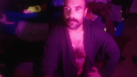 I use to be imeverythingandnothing online show from December 5, 11:45 pm