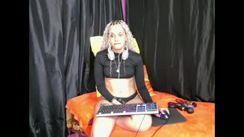 indianmaxine07 online show from December 4, 6:46 am