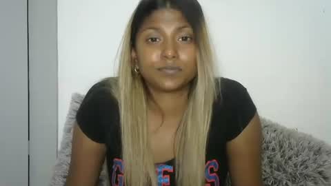 indianqtpie6 online show from September 12, 6:32 pm