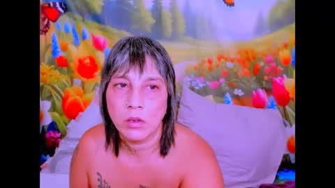 indianroxy27 online show from May 5, 10:15 pm