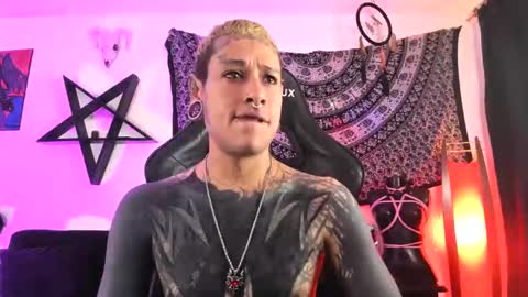 Snapshot of ink_u_buzz chatting on October 28, 6:47 am Dani  online show from October 28, 6:47 am