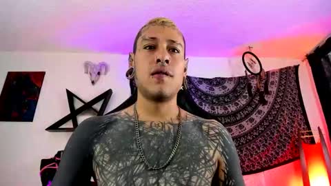 Snapshot of ink_u_buzz chatting on October 1, 7:13 pm Dani  online show from October 1, 7:13 pm